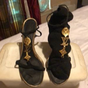 Hot black and gold pumps limited edition